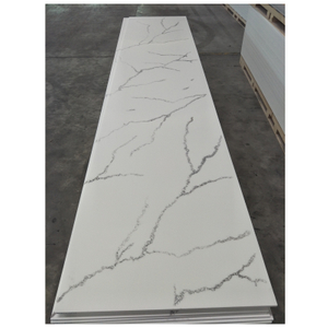 Surface solide en marbre artificiel Calacatta