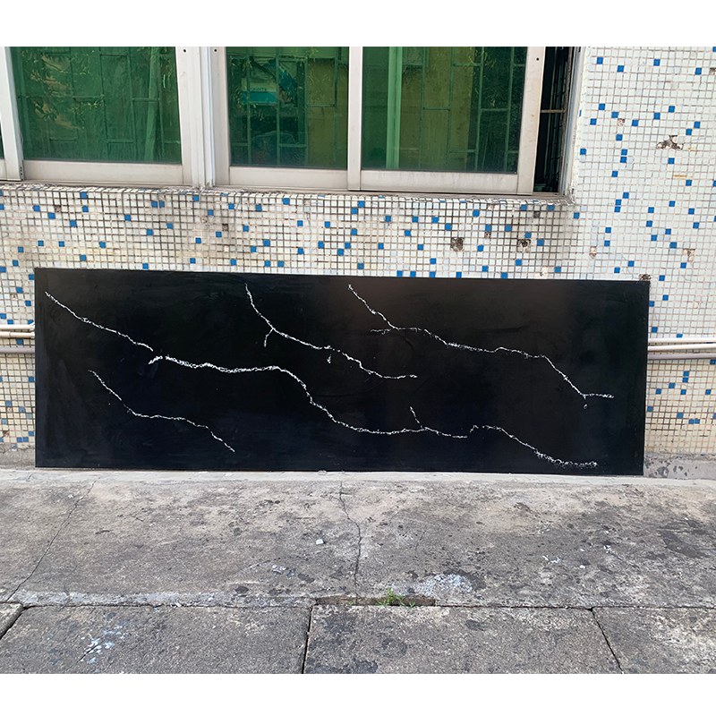 La grande tache noire de partie supérieure du comptoir de surface solide acrylique résistent à la feuille de marbre artificielle pour le coffret de cuisine