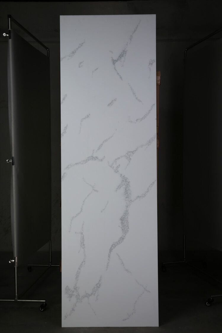 Surface solide en marbre artificiel blanc/noir Calacatta